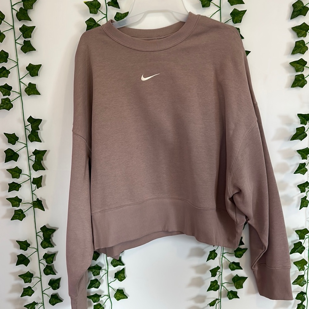 This is a cute oversized crew neck that i have never worn.